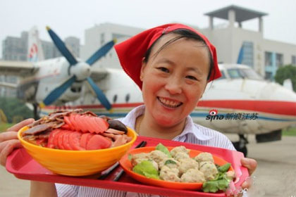 南航食堂大妈晒美食为学校出“怪招”争夺生源 南航食堂大妈晒美食为学校出“怪招”争夺生源